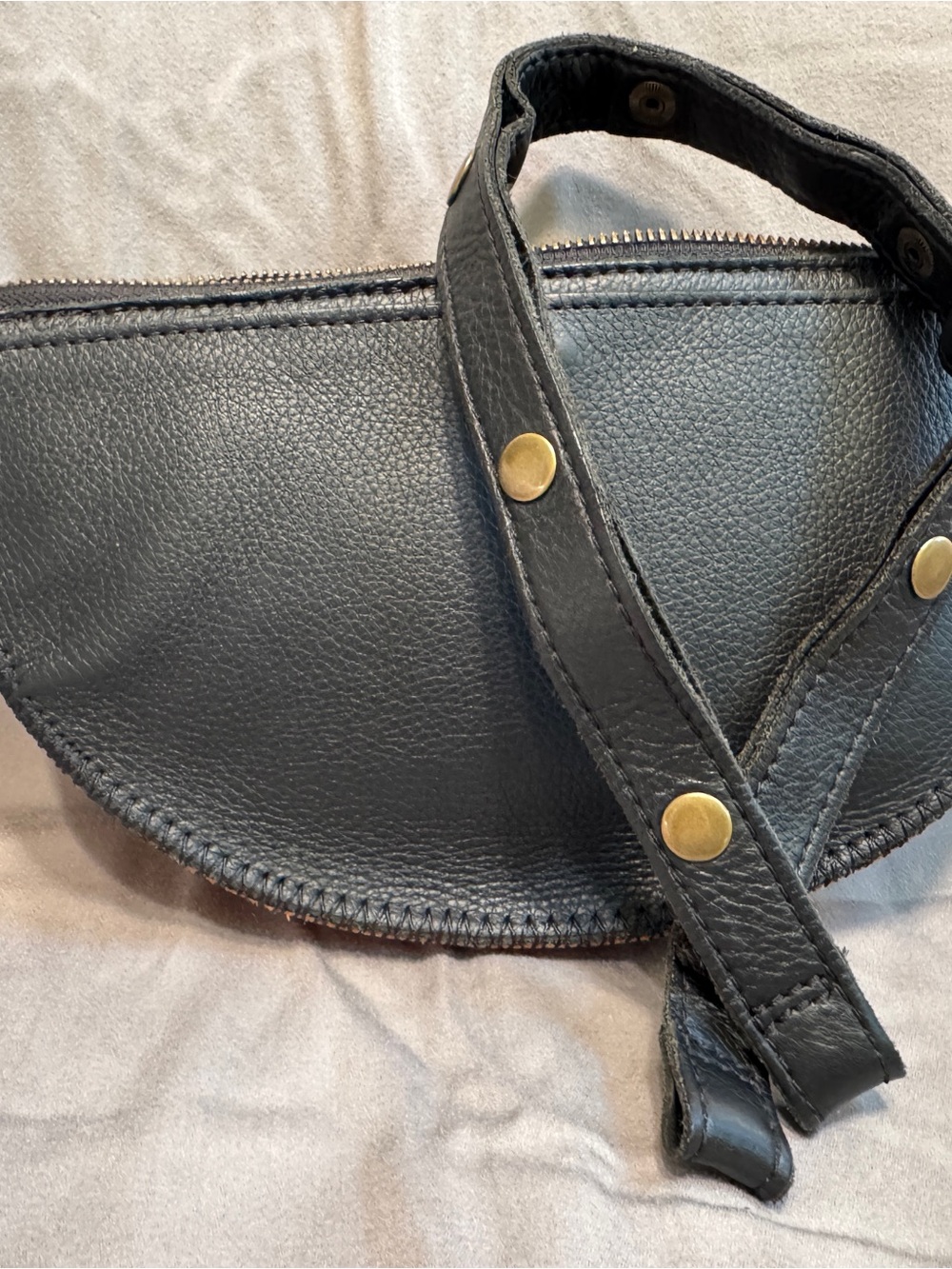Lyons Leather Co. Two-Tone Bee 🐝 - Picture 6 of 6